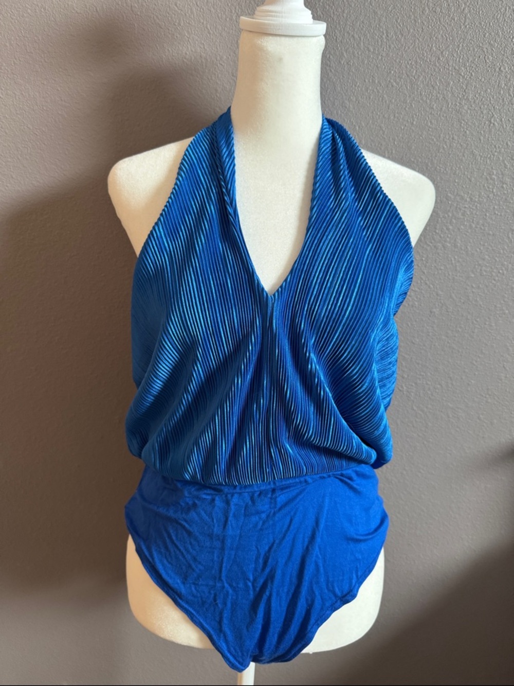 NWT | Boohoo | Women’s Cobalt Plisse Cross Neck Bodysuit | Size 10